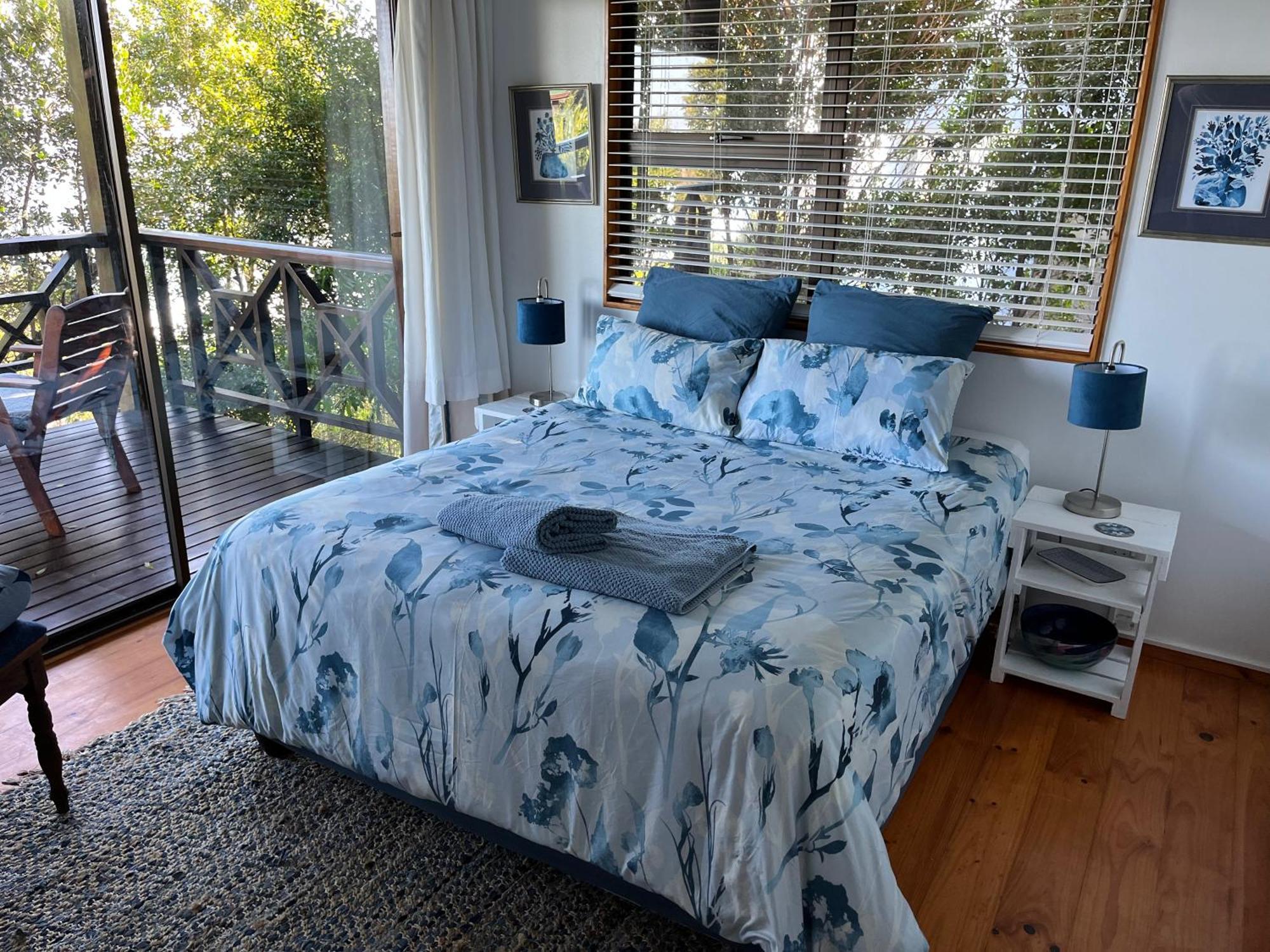 Peaceful Guest Suite With Balcony Views And Garden Setting برنتون على البحر المظهر الخارجي الصورة